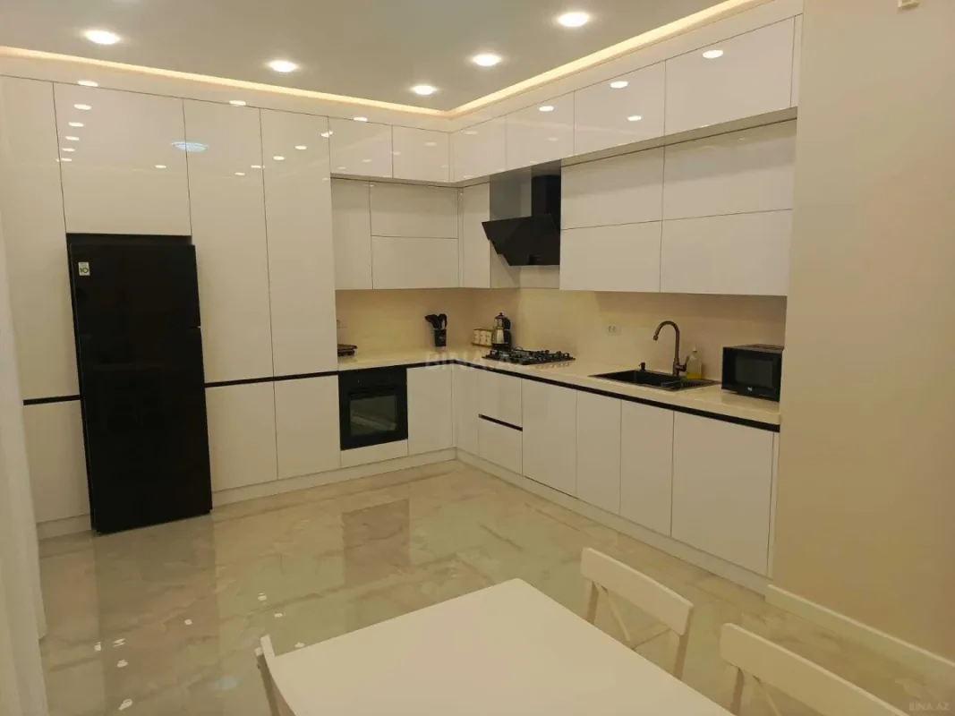 Kirayə verilir 3 otaqlı mənzil 120 m²