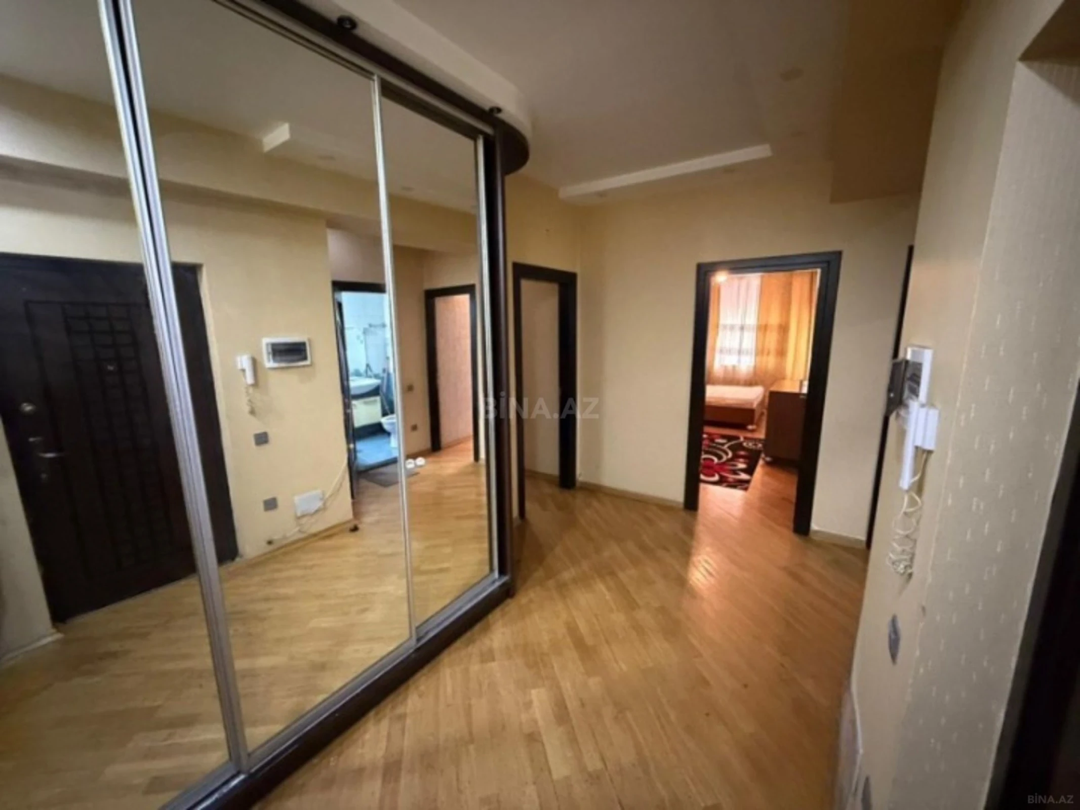 Kirayə verilir 3 otaqlı mənzil 97 m²