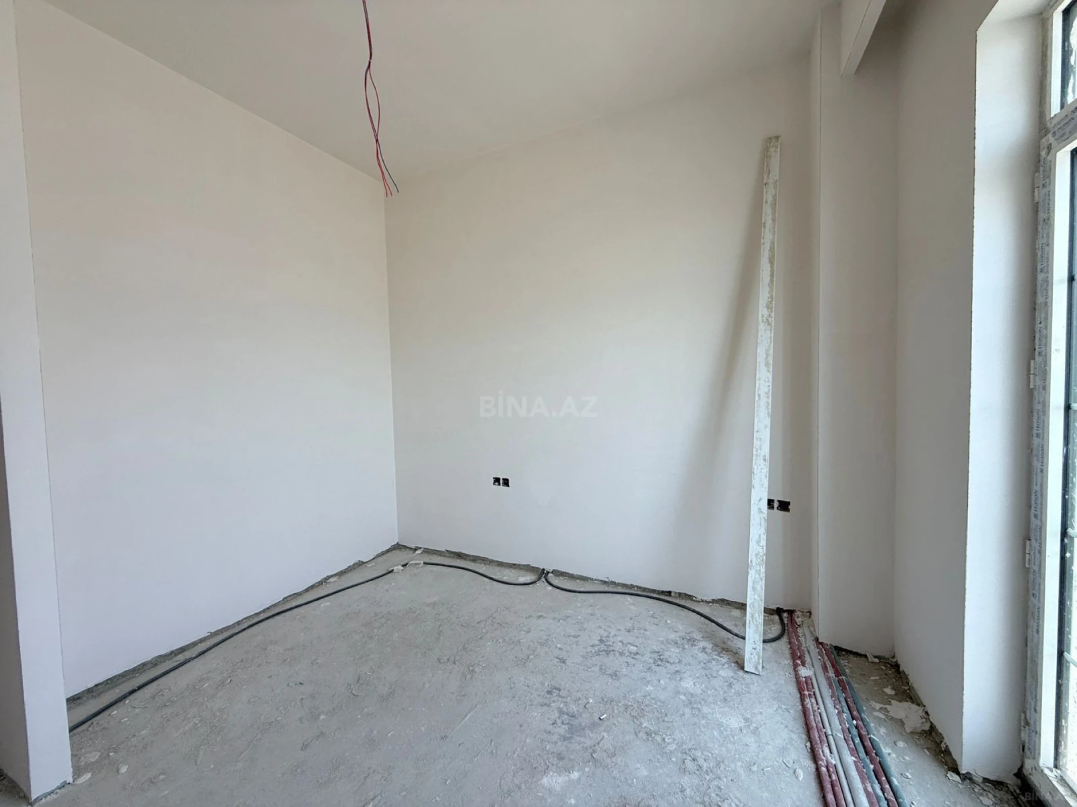 Satılır 3 otaqlı mənzil 108 m²