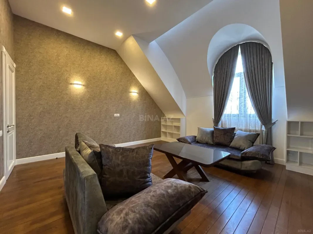 Satılır 6 otaqlı mənzil 305 m²