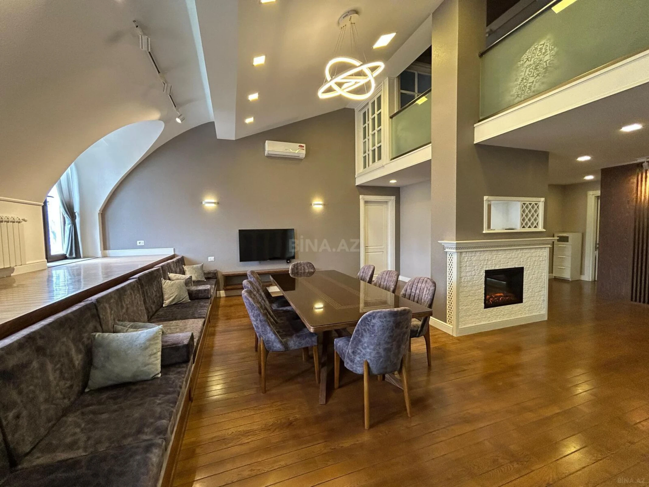 Satılır 6 otaqlı mənzil 305 m²
