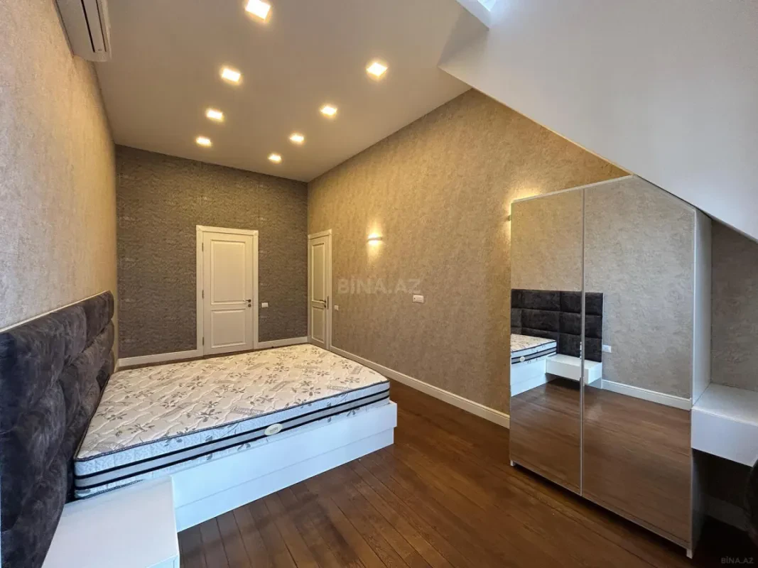 Satılır 6 otaqlı mənzil 305 m²