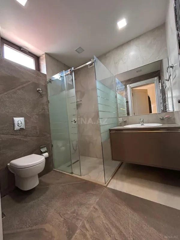 Satılır 6 otaqlı mənzil 305 m²