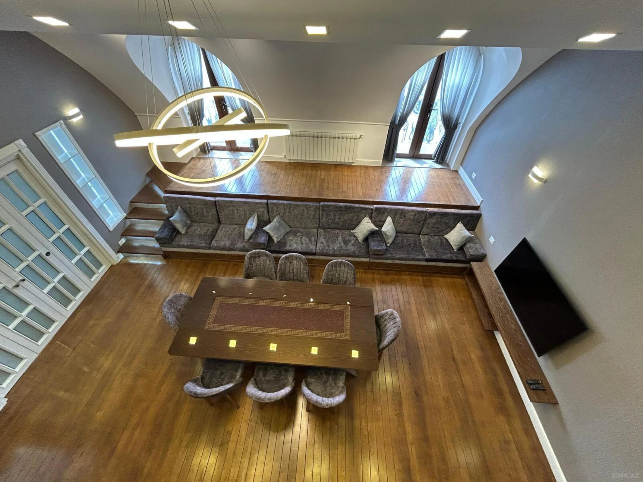 Satılır 6 otaqlı mənzil 305 m²