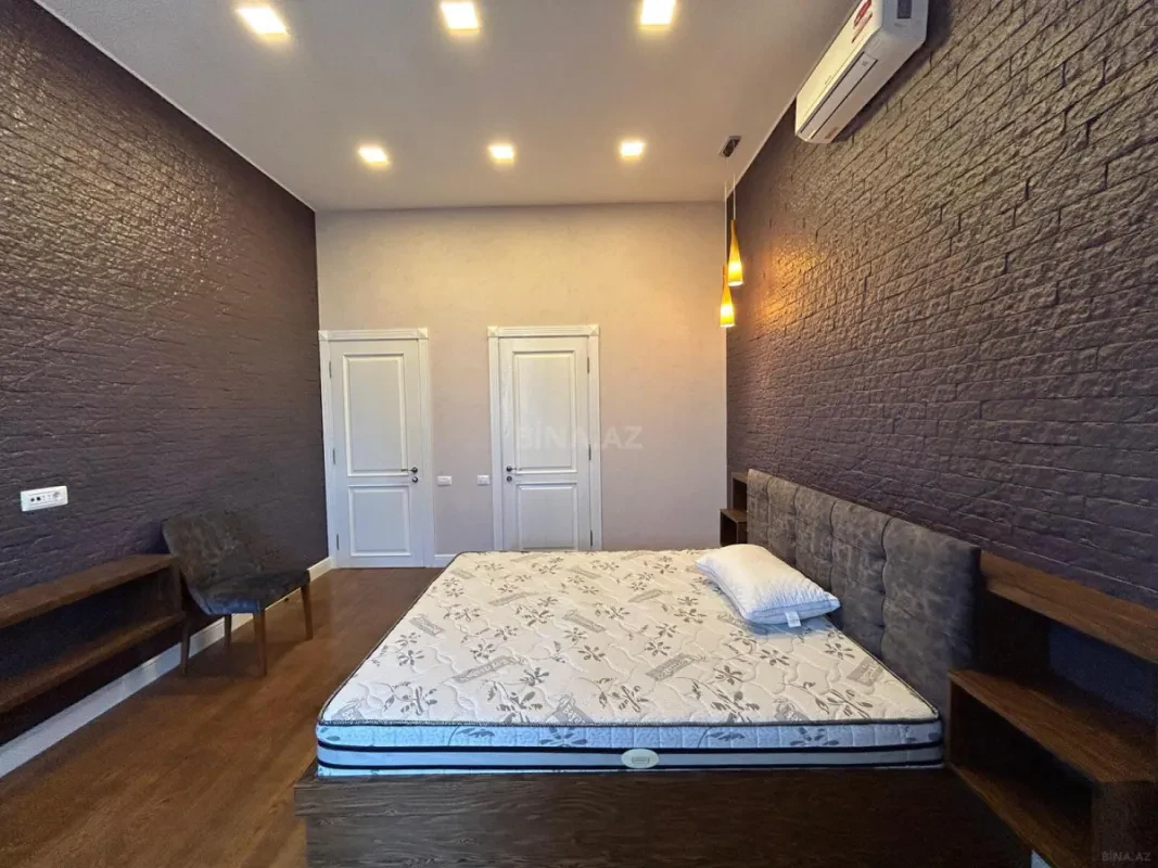 Satılır 6 otaqlı mənzil 305 m²