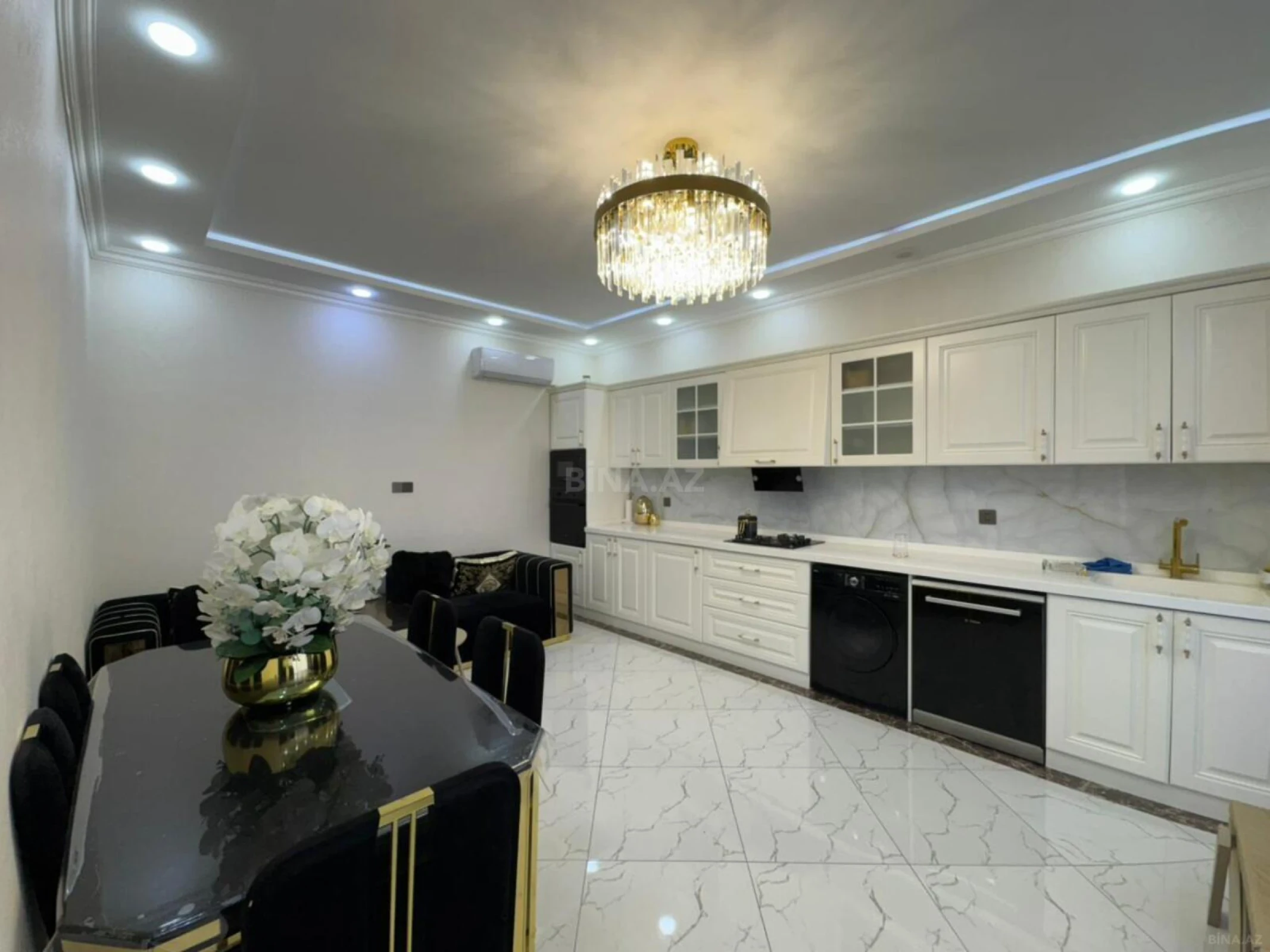 Satılır 6 otaqlı həyət evi 300 m²