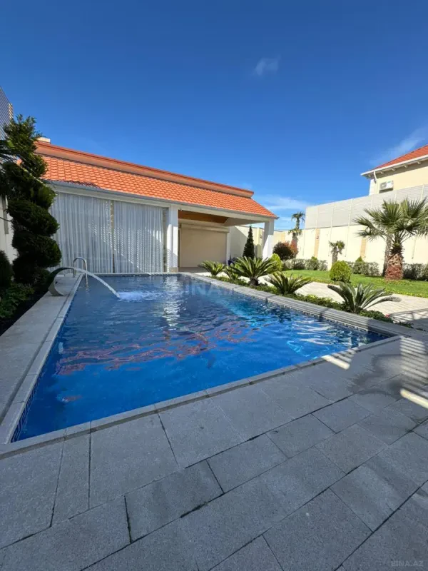 Satılır 6 otaqlı həyət evi 300 m²