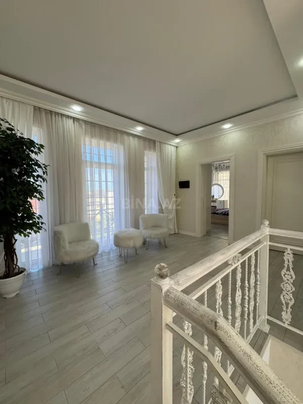 Satılır 6 otaqlı həyət evi 300 m²