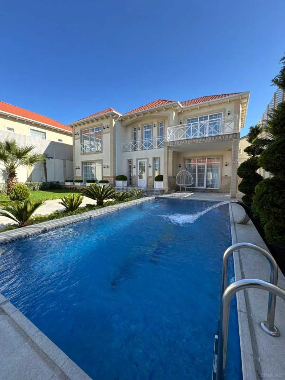 Satılır 6 otaqlı həyət evi 300 m²