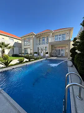 Satılır 6 otaqlı həyət evi 300 m²