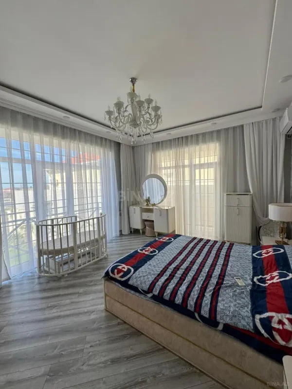 Satılır 6 otaqlı həyət evi 300 m²