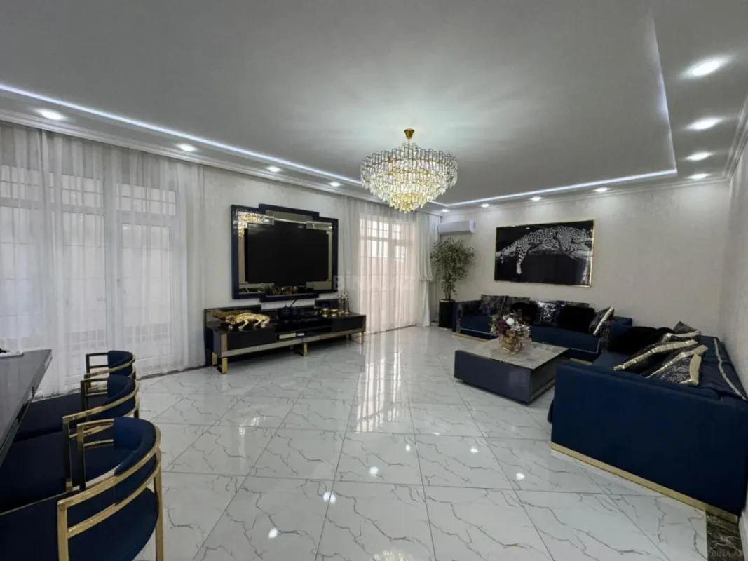 Satılır 6 otaqlı həyət evi 300 m²