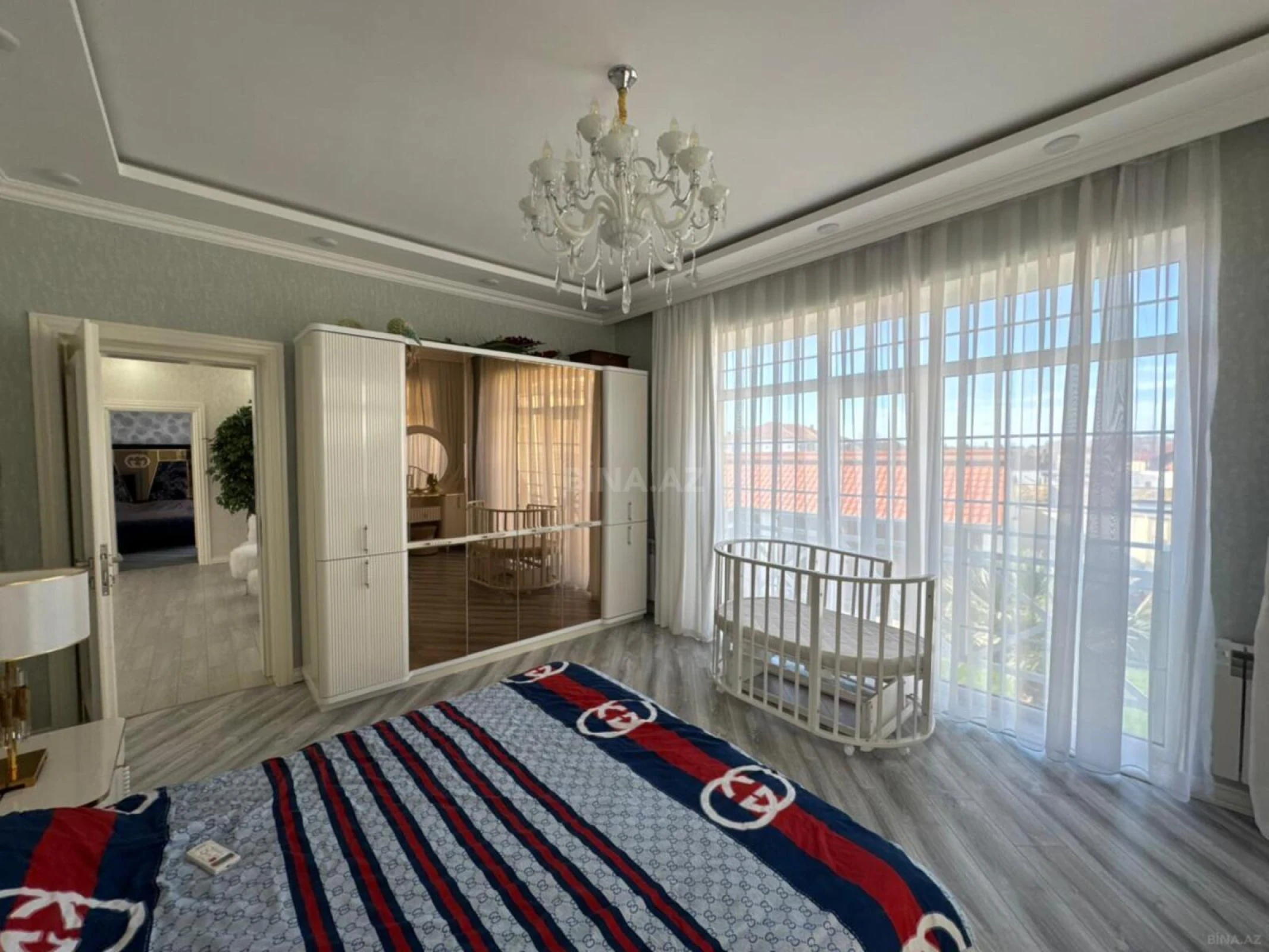 Satılır 6 otaqlı həyət evi 300 m²