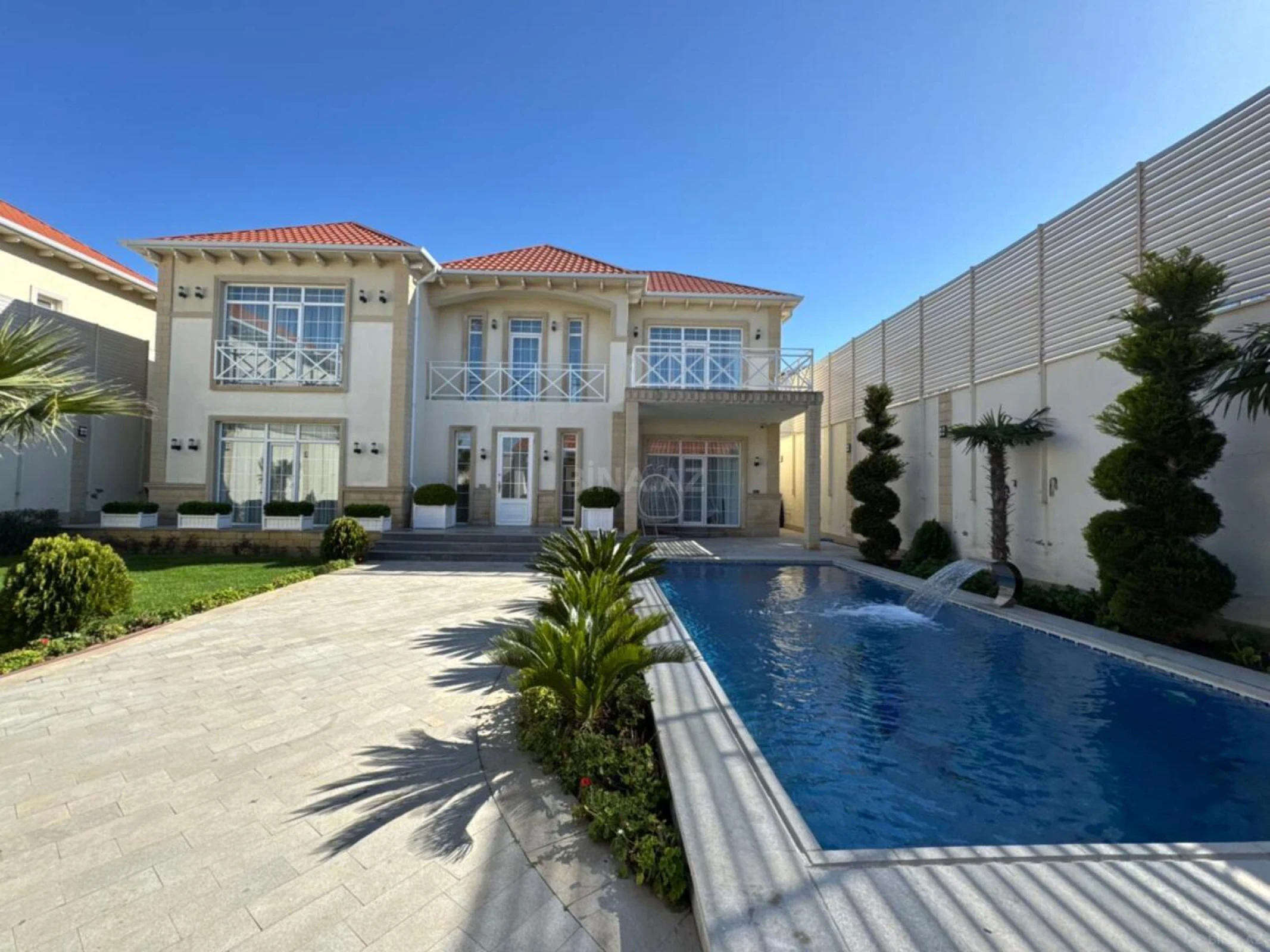 Satılır 6 otaqlı həyət evi 300 m²