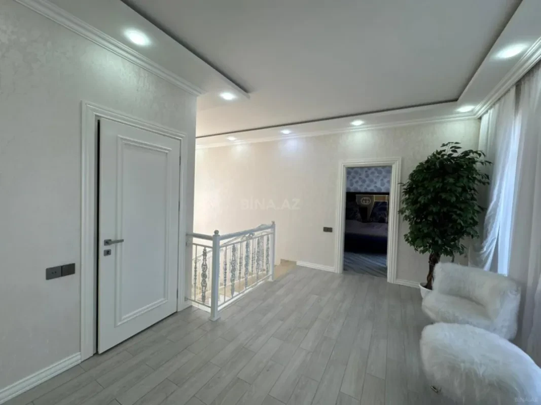 Satılır 6 otaqlı həyət evi 300 m²