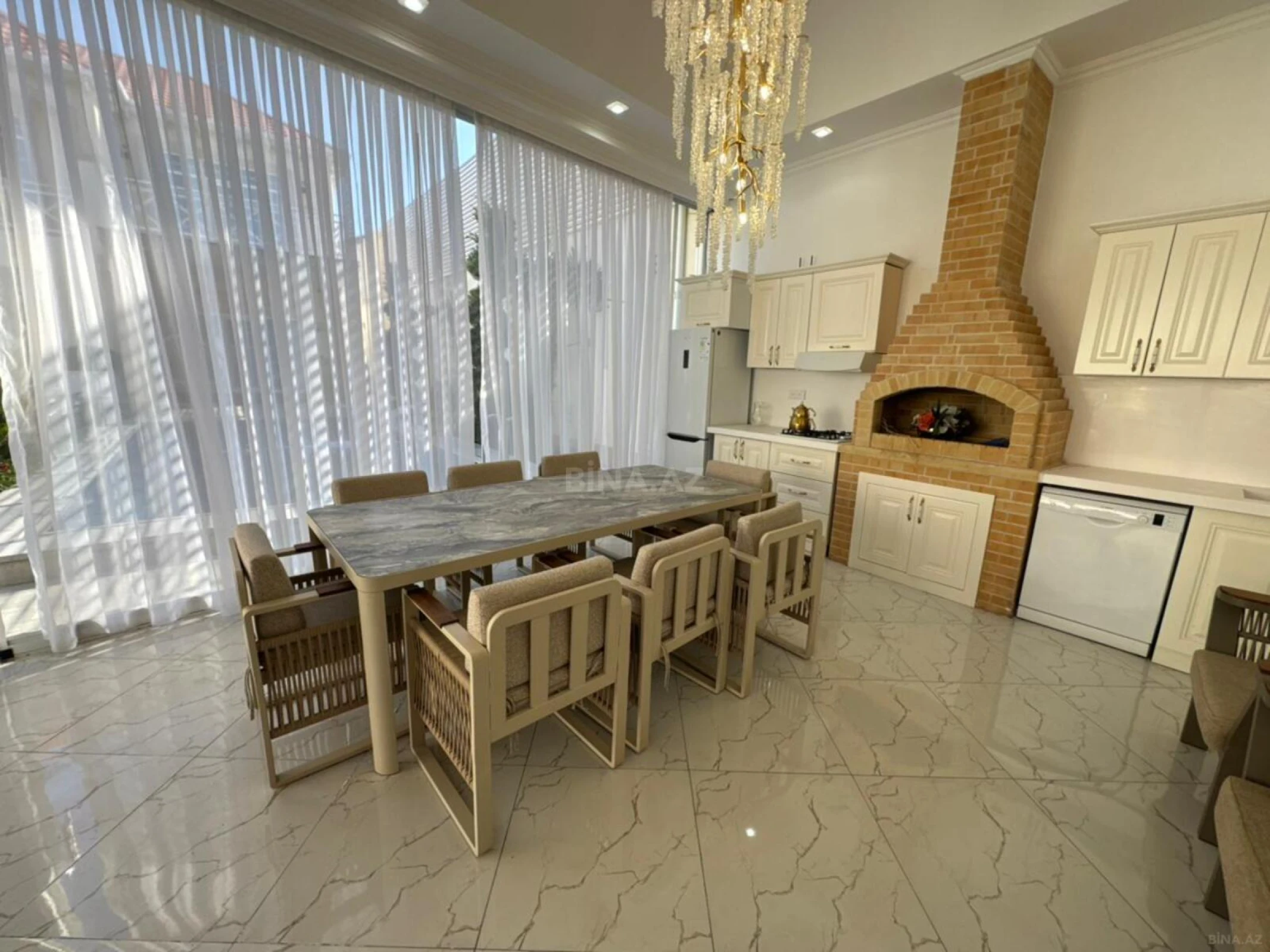Satılır 6 otaqlı həyət evi 300 m²