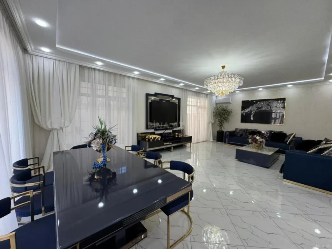 Satılır 6 otaqlı həyət evi 300 m²