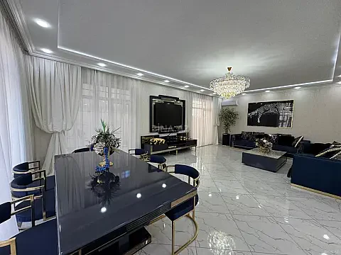Satılır 6 otaqlı həyət evi 300 m²