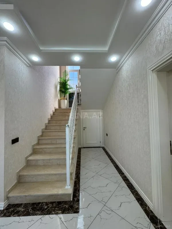 Satılır 6 otaqlı həyət evi 300 m²