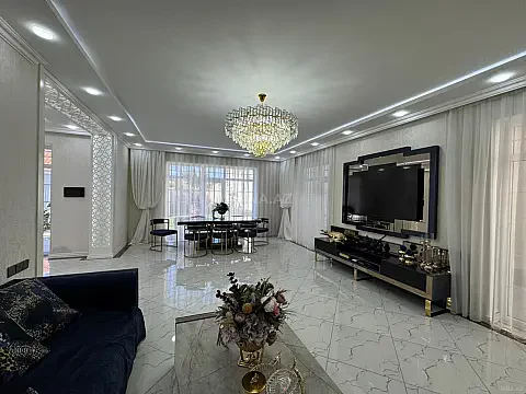 Satılır 6 otaqlı həyət evi 300 m²