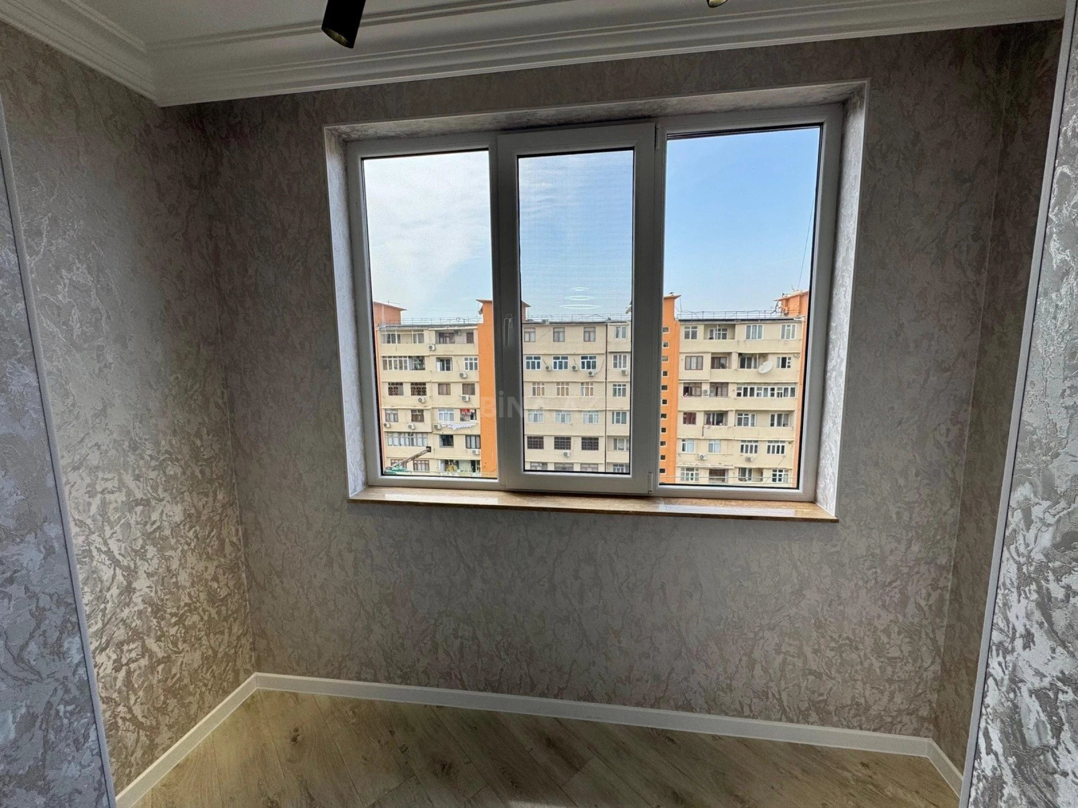 Satılır 4 otaqlı mənzil 80 m²