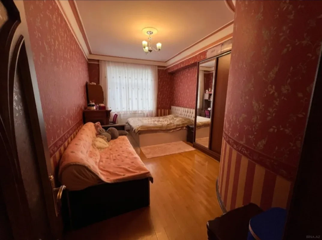 Satılır 4 otaqlı mənzil 192 m²