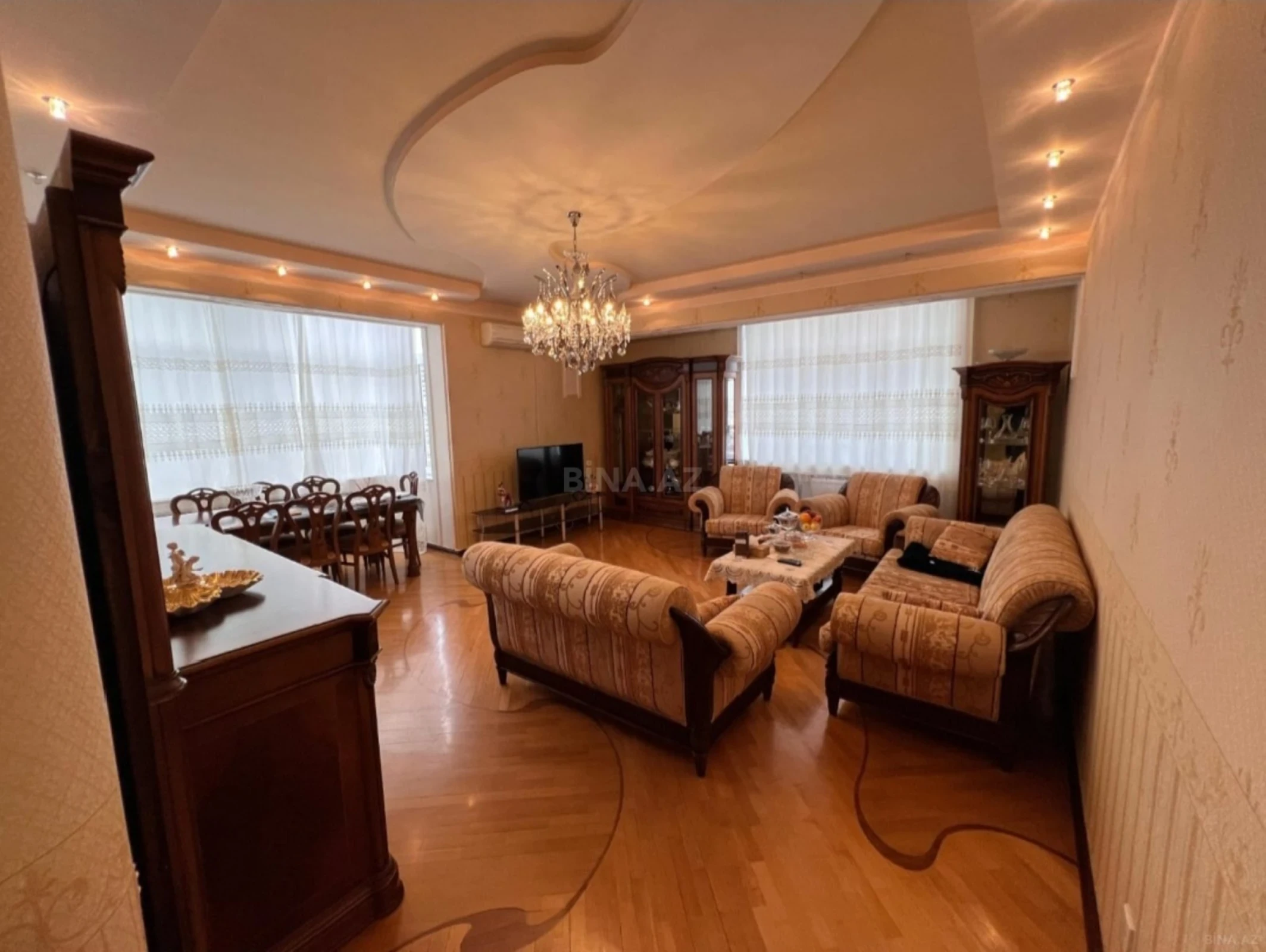 Satılır 4 otaqlı mənzil 192 m²