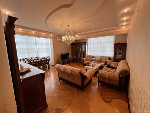 Satılır 4 otaqlı mənzil 192 m² — Bakı 4 otaq 192.00 m²