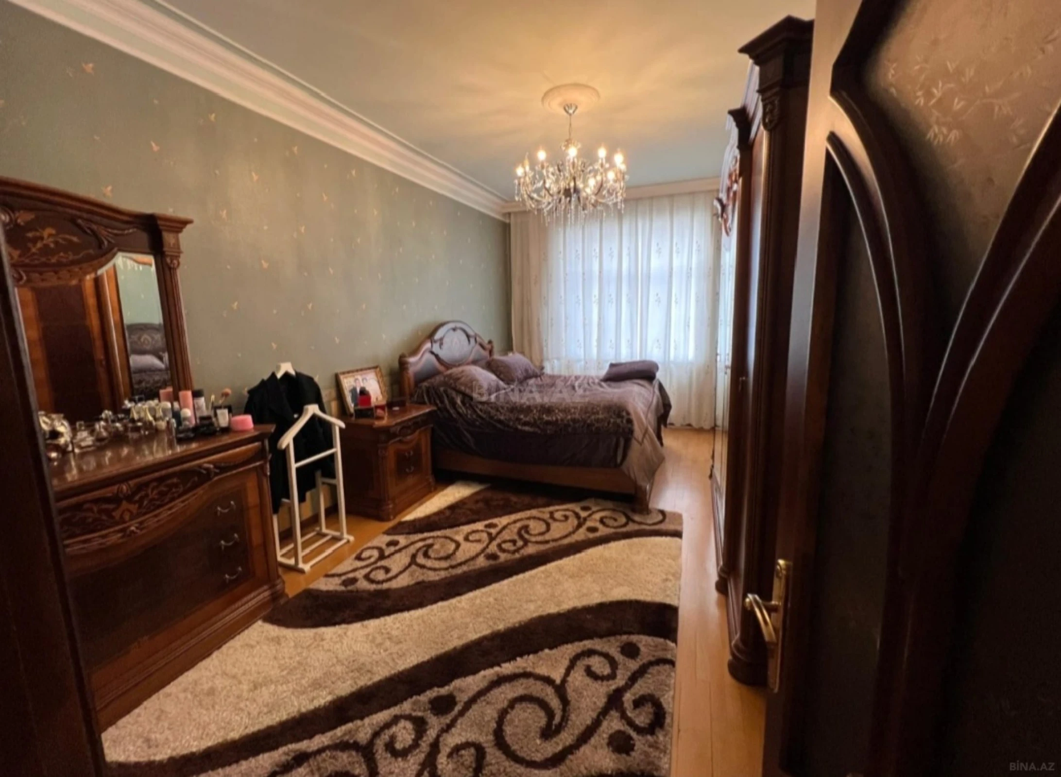 Satılır 4 otaqlı mənzil 192 m²