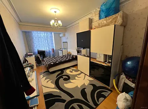 Satılır 4 otaqlı mənzil 192 m²