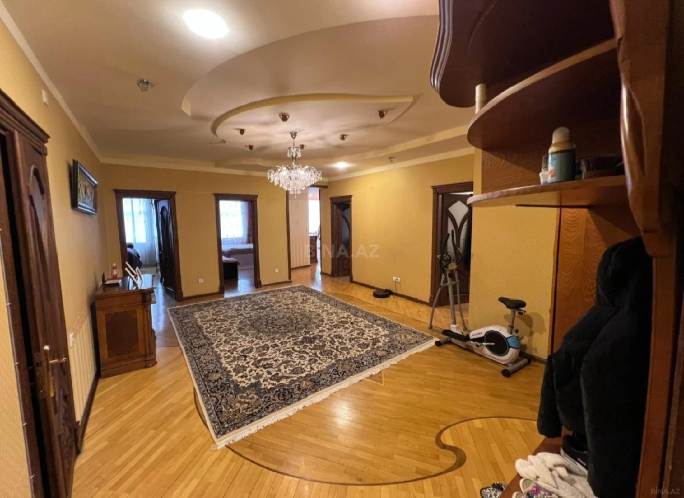 Satılır 4 otaqlı mənzil 192 m²