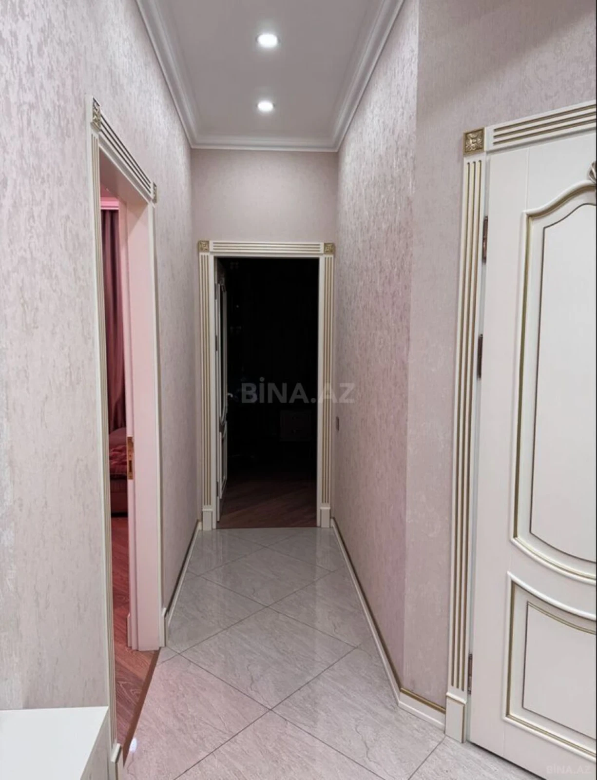 Kirayə verilir 2 otaqlı mənzil 67 m²