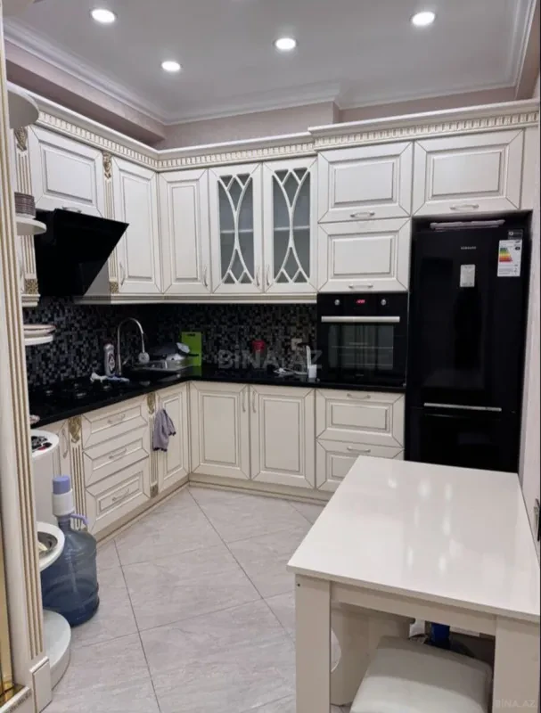 Kirayə verilir 2 otaqlı mənzil 67 m²