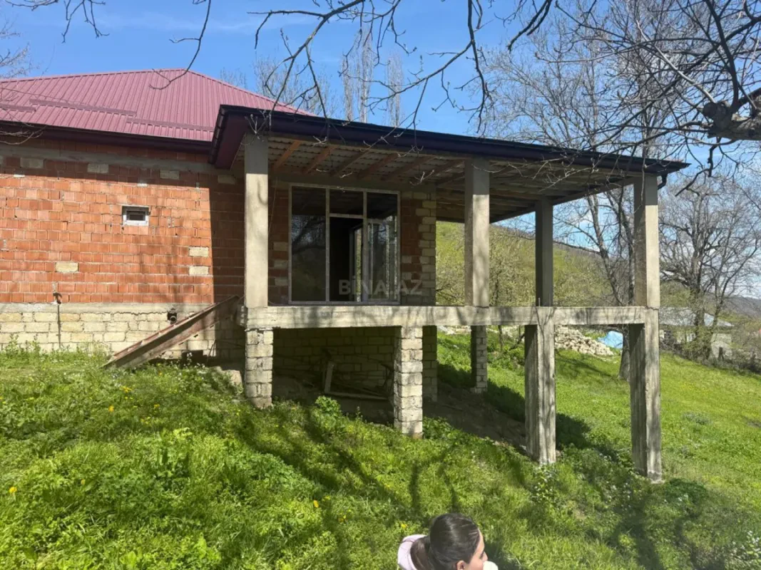 Satılır 5 otaqlı həyət evi 135 m²