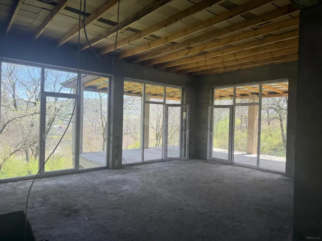 Satılır 5 otaqlı həyət evi 135 m²