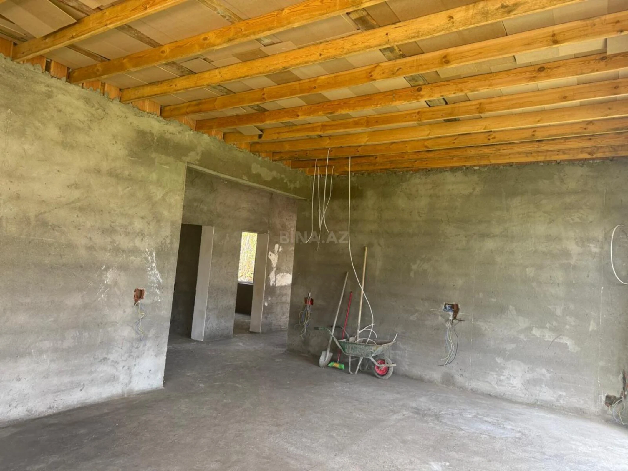 Satılır 5 otaqlı həyət evi 135 m²