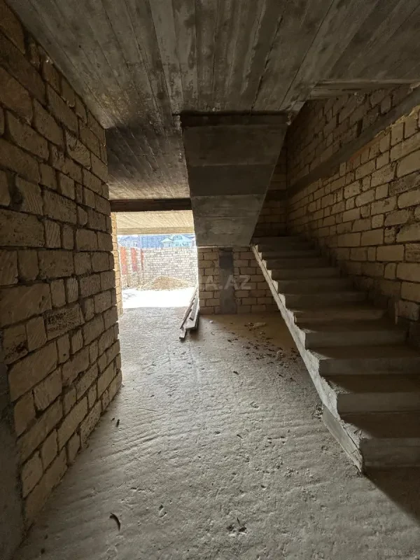 Satılır 6 otaqlı həyət evi 300 m²