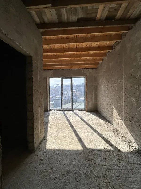 Satılır 6 otaqlı həyət evi 300 m²