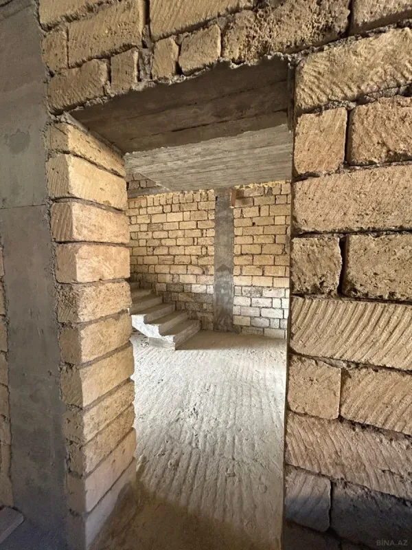 Satılır 6 otaqlı həyət evi 300 m²
