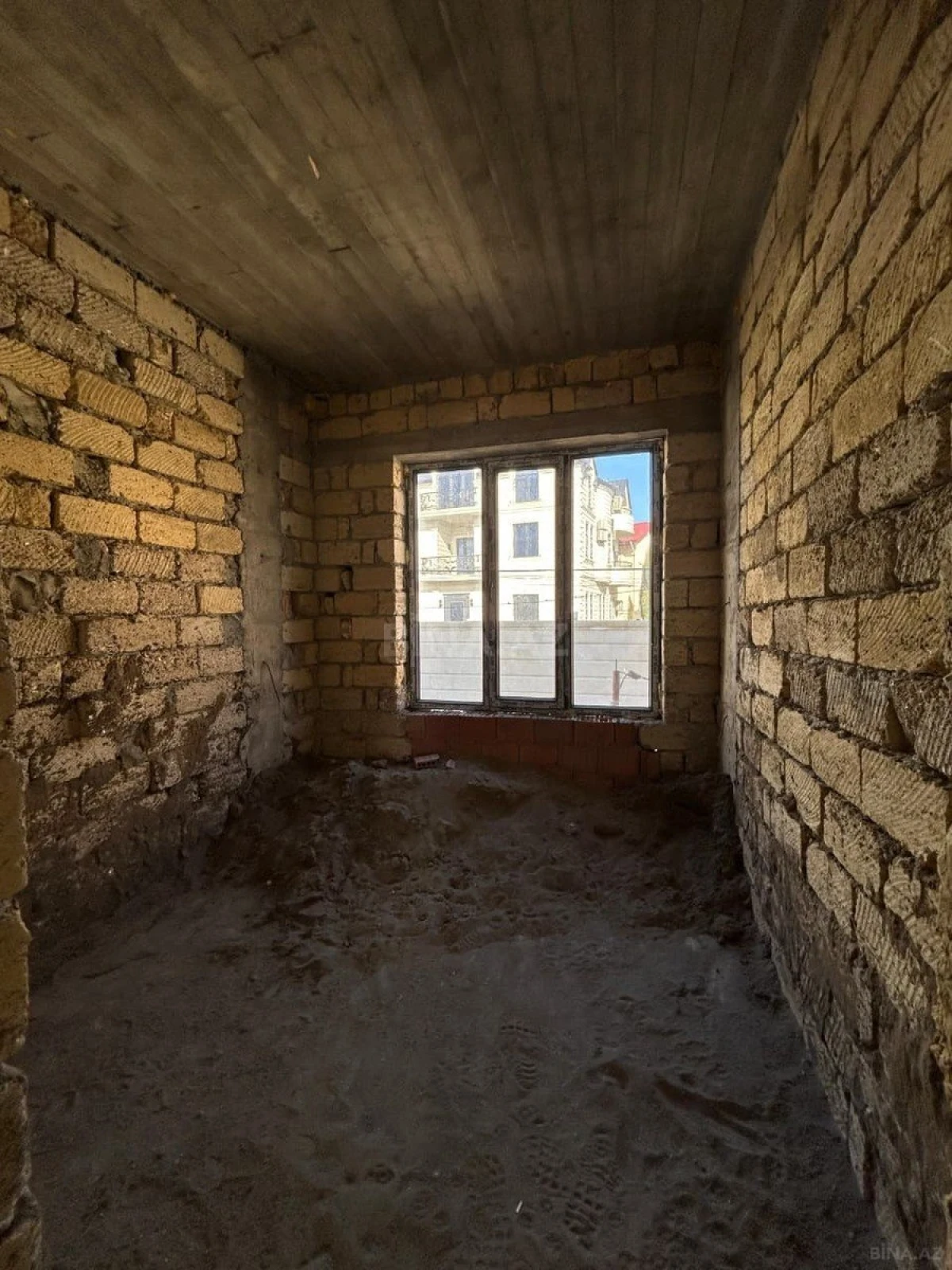 Satılır 6 otaqlı həyət evi 300 m²