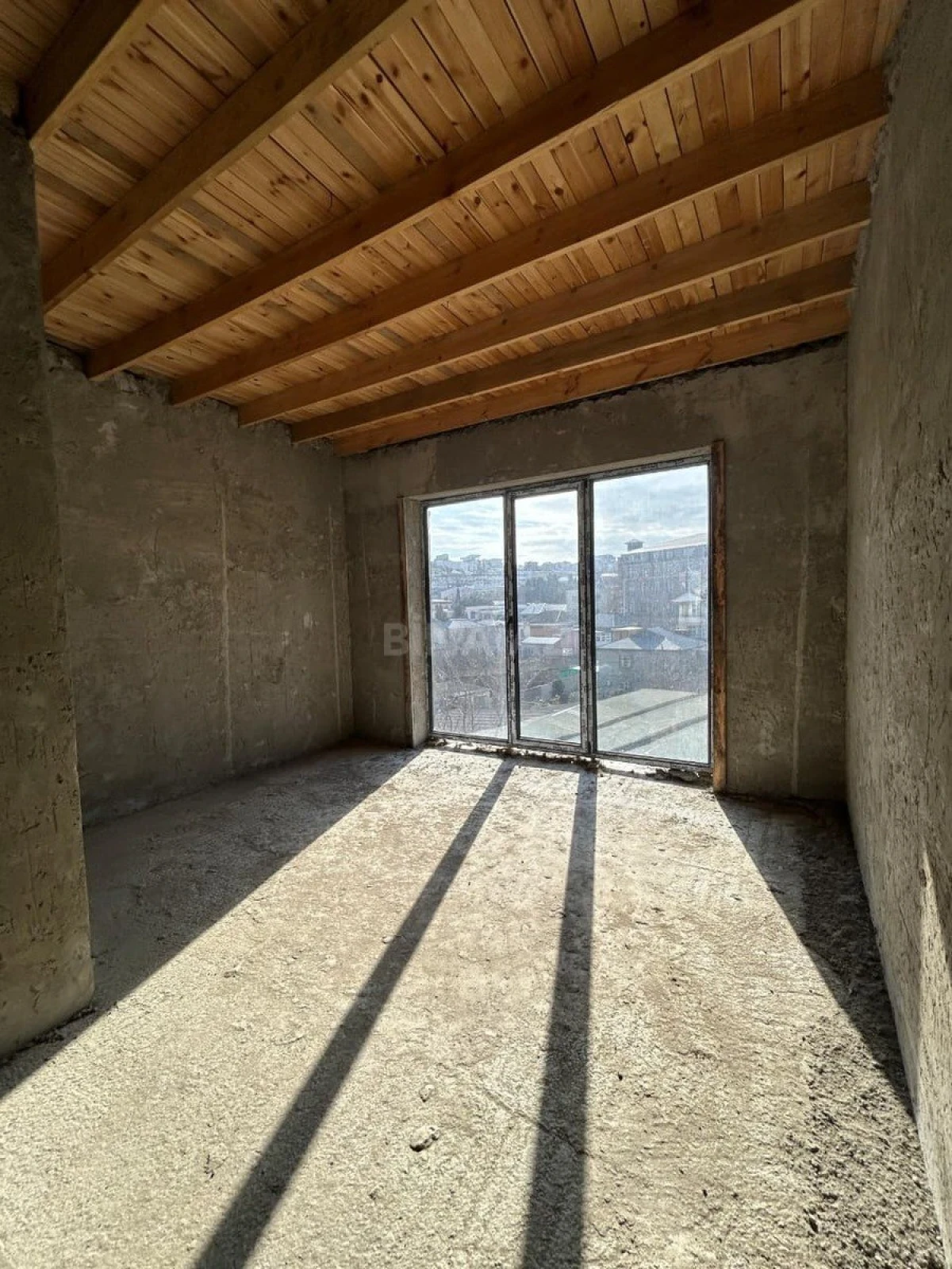 Satılır 6 otaqlı həyət evi 300 m²