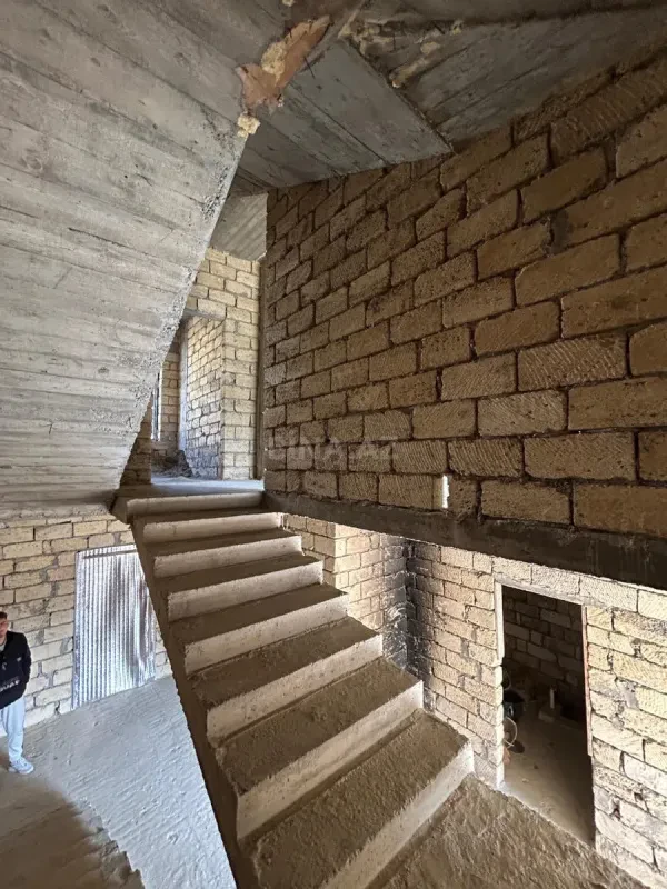 Satılır 6 otaqlı həyət evi 300 m²