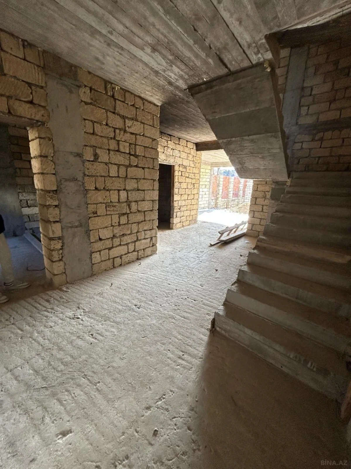 Satılır 6 otaqlı həyət evi 300 m²