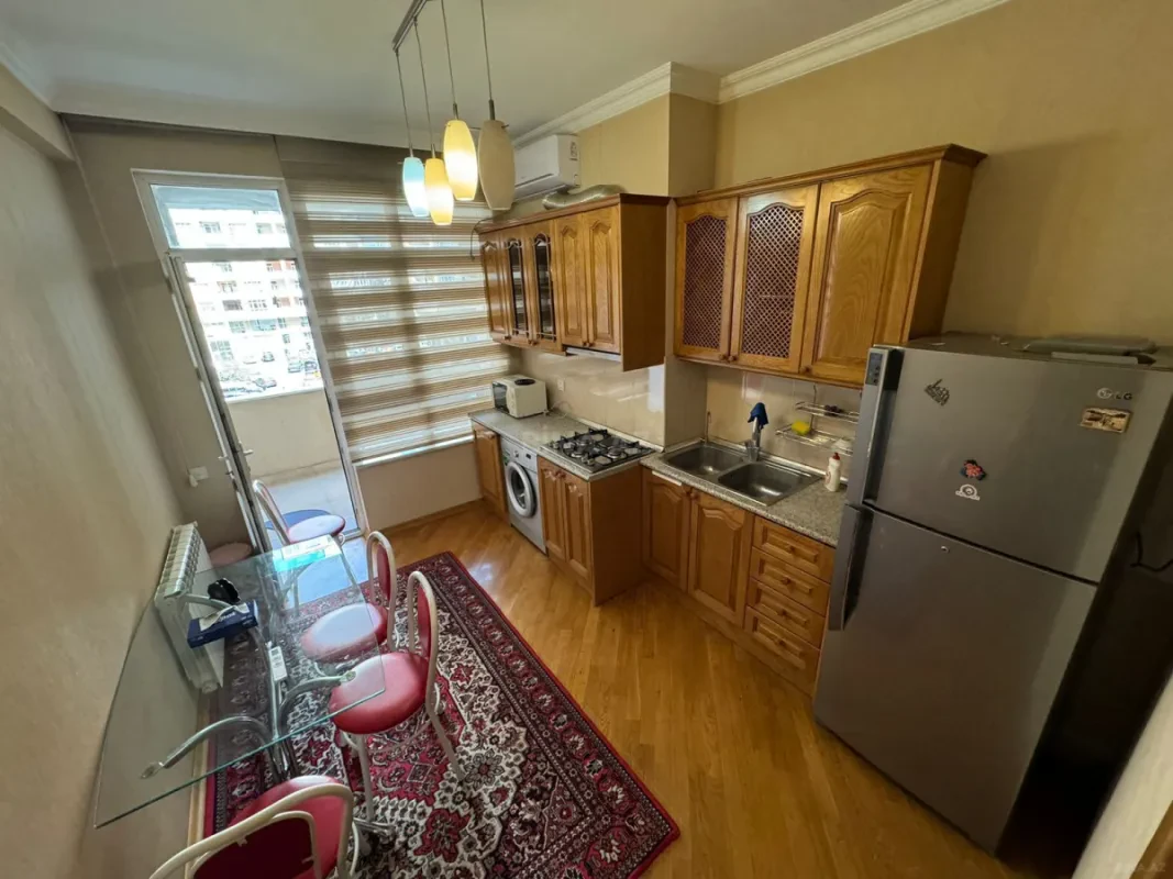 Kirayə verilir 3 otaqlı mənzil 102 m²