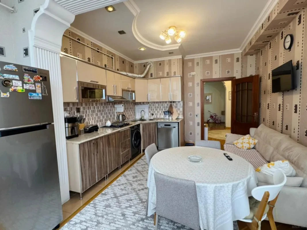 Satılır 2 otaqlı mənzil 88 m²