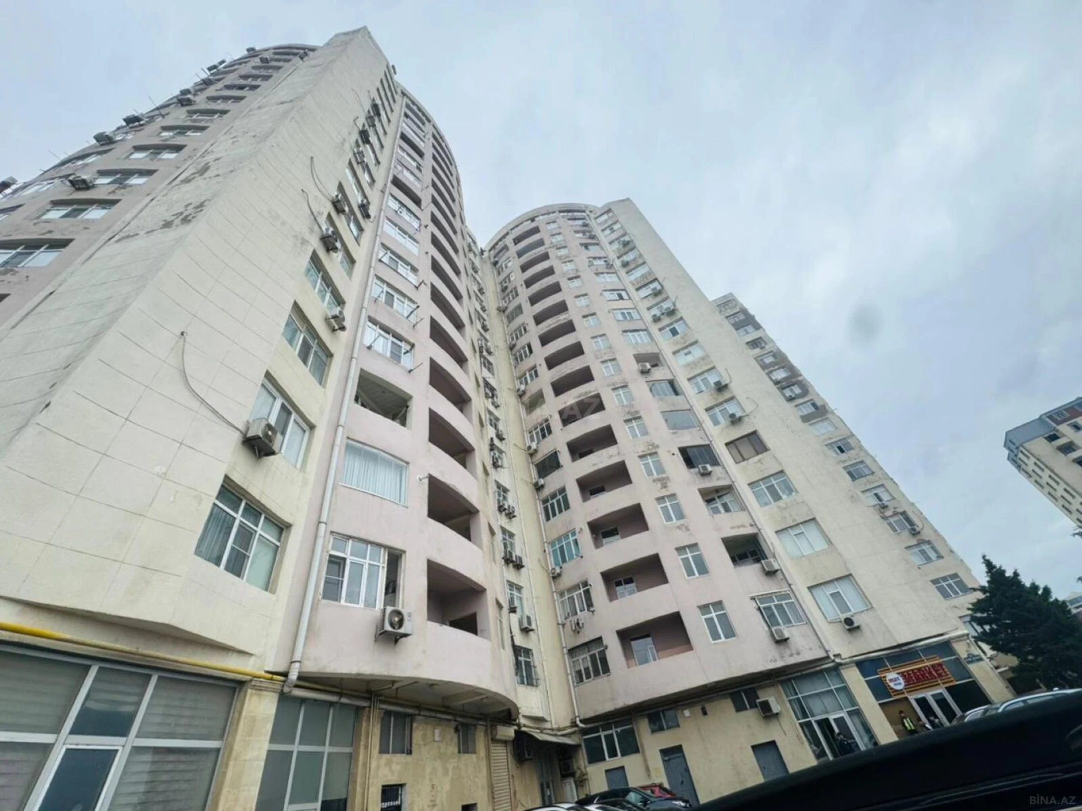 Satılır 2 otaqlı mənzil 88 m²