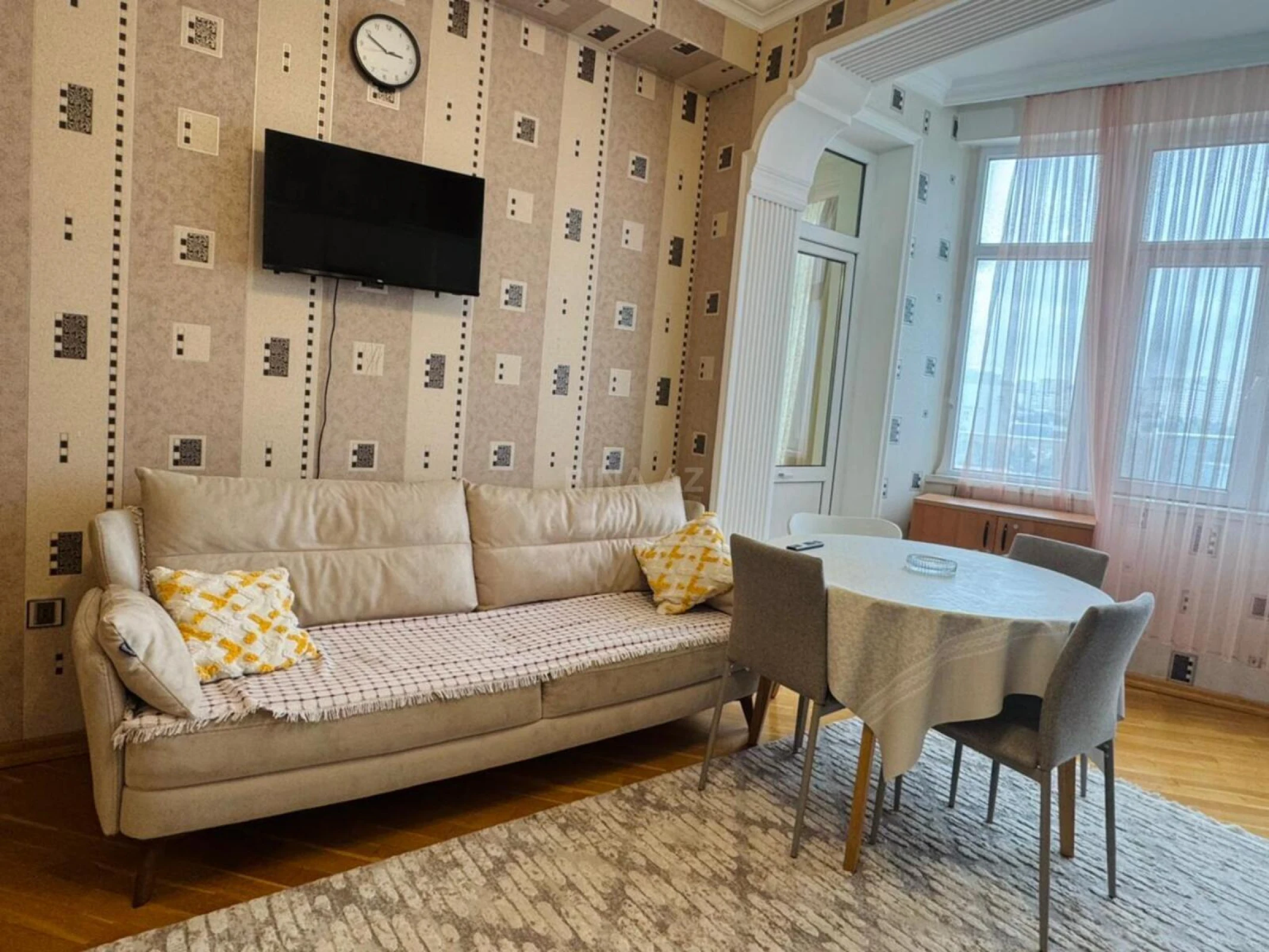 Satılır 2 otaqlı mənzil 88 m²