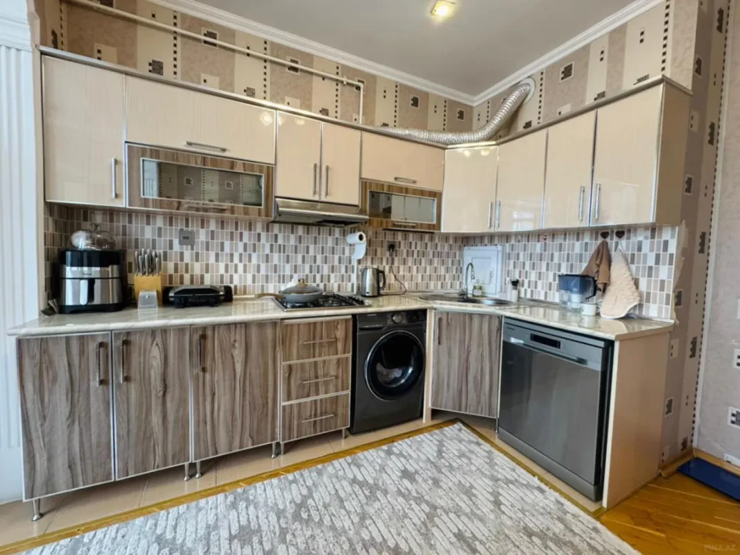 Satılır 2 otaqlı mənzil 88 m²