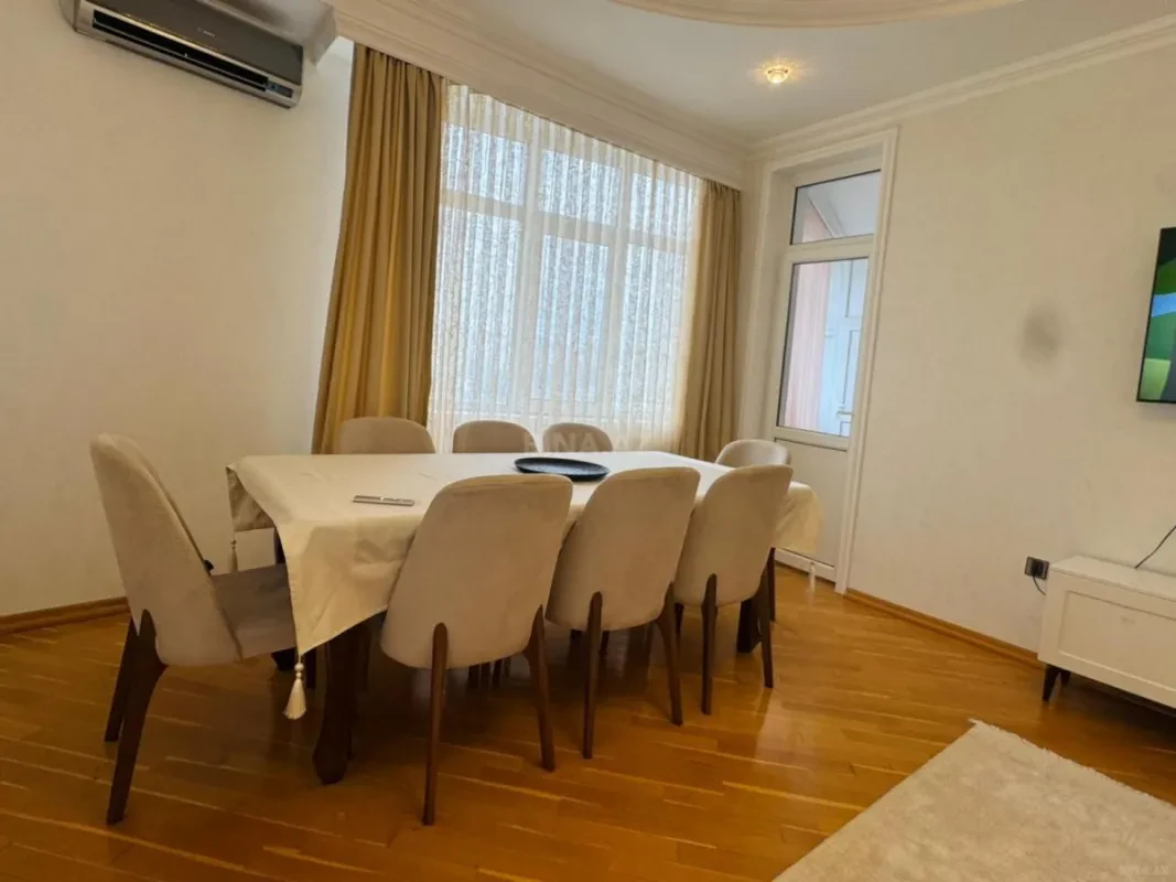 Satılır 2 otaqlı mənzil 88 m²