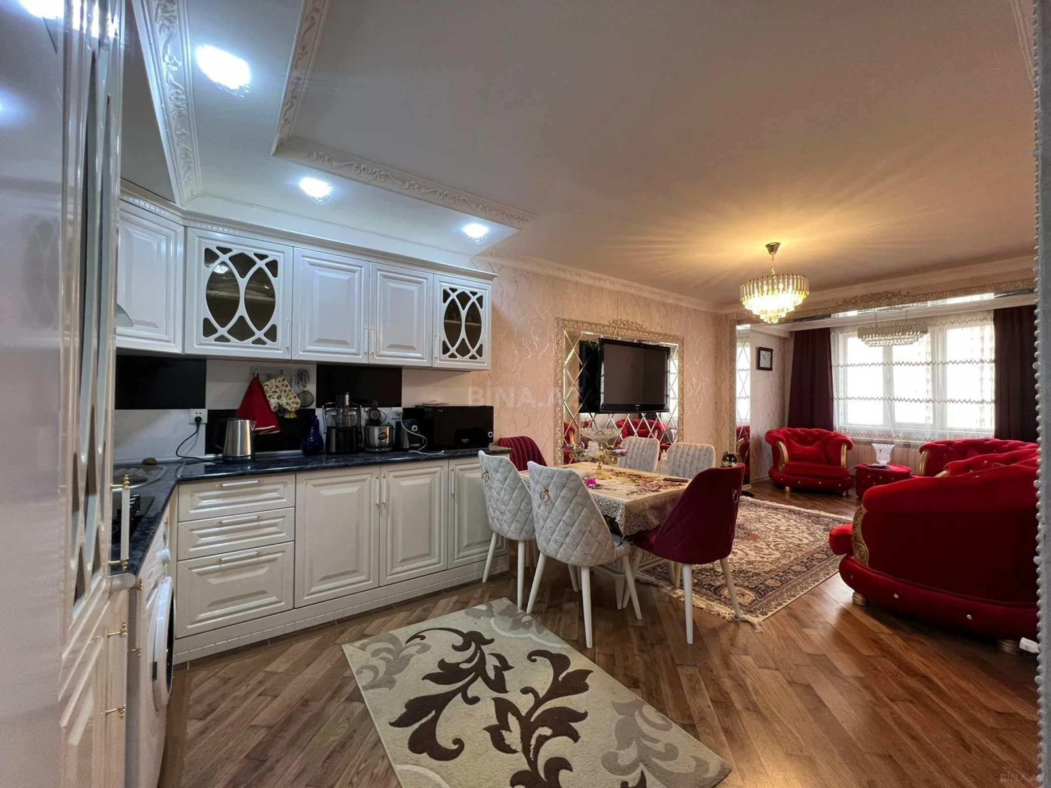 Kirayə verilir 2 otaqlı mənzil 70 m²